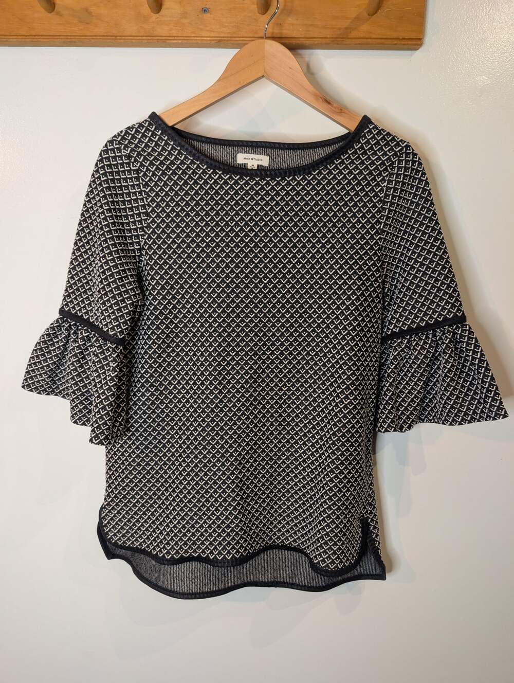 Max Studio Womens Black White Geometric Jacquard Knit Top Bell Sleeve Boatneck M